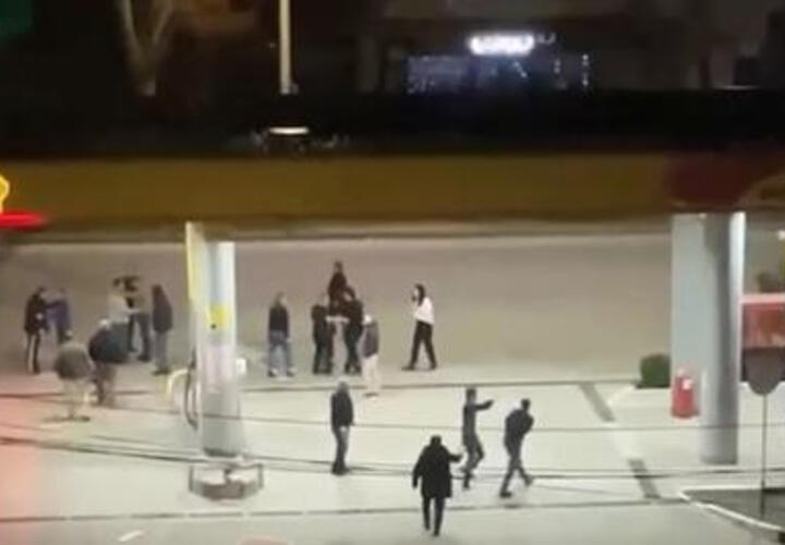 Появилось видео массовой драки на автозаправке в Анапе