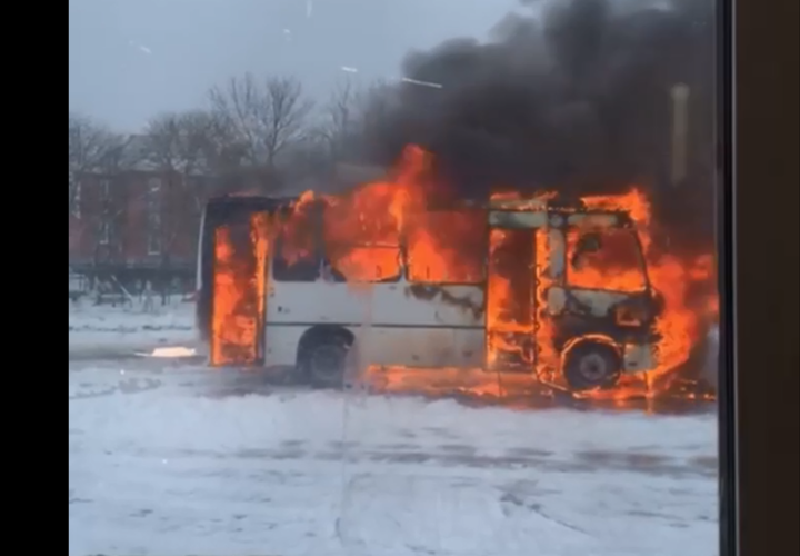В Горячем Ключе загорелся маршрутный автобус с пассажирами