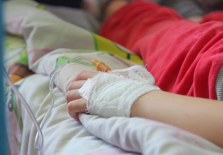 В Краснодарском крае 3-летний мальчик во время ужина получил травму ножом