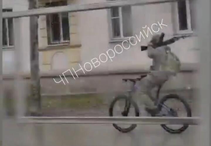 В Новороссийске подросток с автоматом перепугал горожан