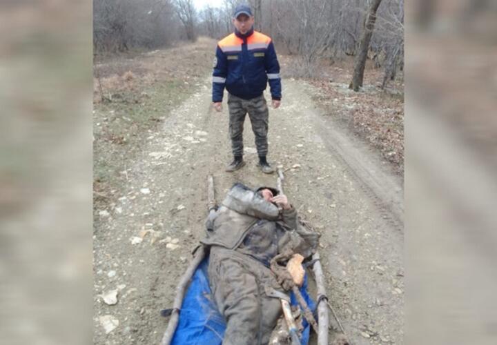 В Новороссийске спасли мужчину, который сломал ногу и не мог выбраться из леса
