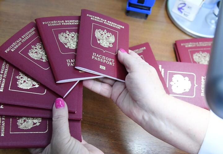 В России перестали выдавать загранпаспорта нового образца