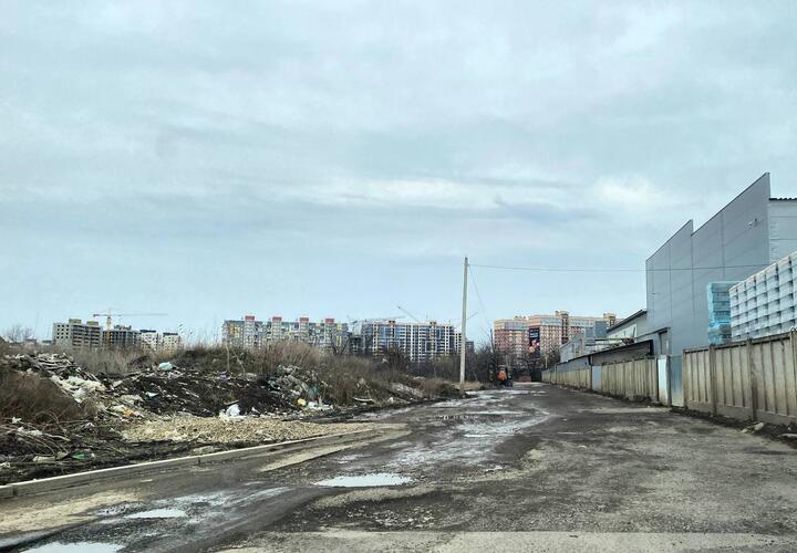 «Здесь только на тракторе»: жители Краснодара продолжают добиваться ремонта дороги