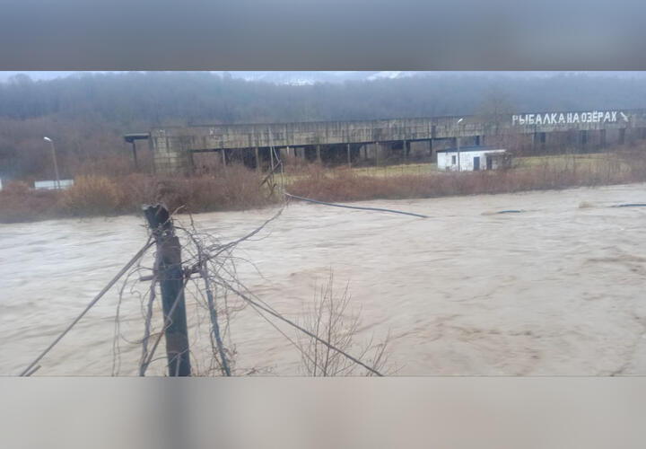 Жители поселка под Туапсе остались без воды из-за потопа
