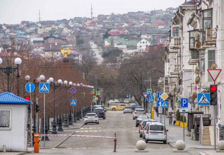 Центр Новороссийска в выходные перекроют для проезда машин