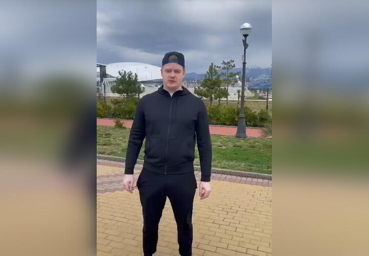 Хоккеист Артем Иванюженков опроверг информацию о своем задержании