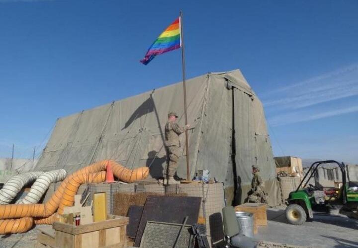На Украине депутаты предложили разрешить военным вступать в однополые браки