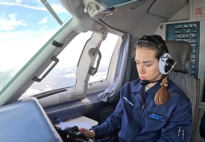 Первая девушка-выпускница Краснодарского авиационного училища совершила свой дебютный полет