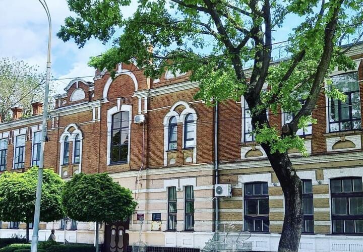 Почти полтора года закрыта на ремонт детская школа искусств в Славянске-на-Кубани