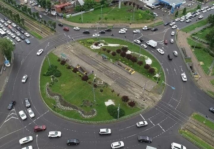 С 1 марта правила проезда по перекресткам с круговым движением в России изменились
