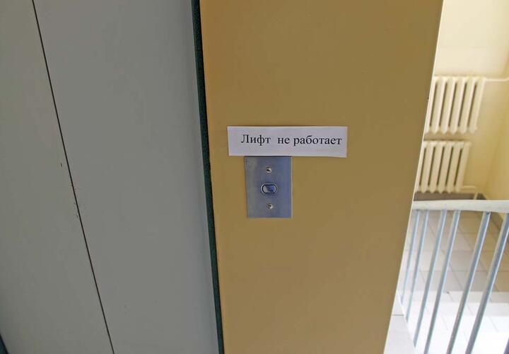 Управляющую компанию в Новороссийске оштрафуют за неработающий лифт в многоэтажке