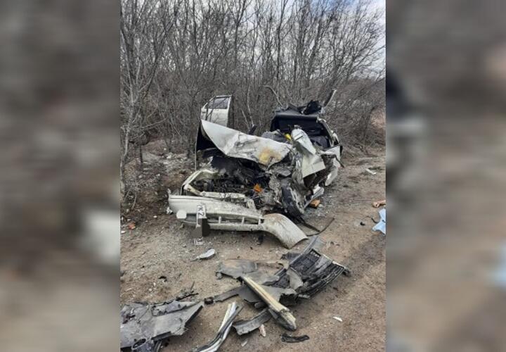 В Новороссийске в жестком ДТП с двумя легковушками и грузовиком погиб человек