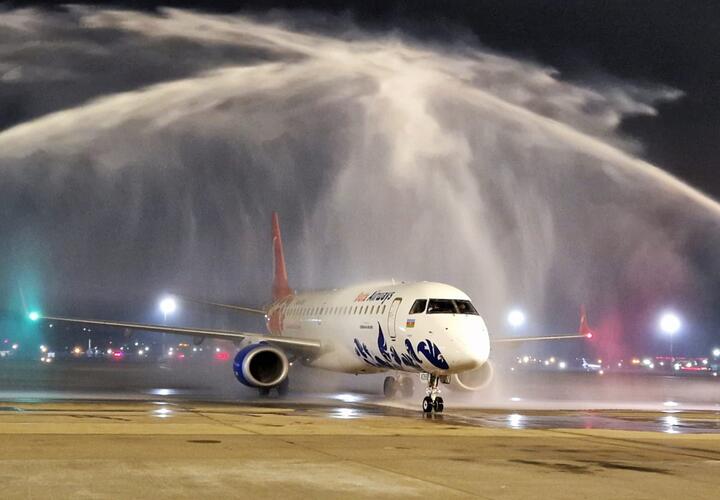 В Сочи премьерный рейс из Баку, отложенный из-за непогоды, состоялся