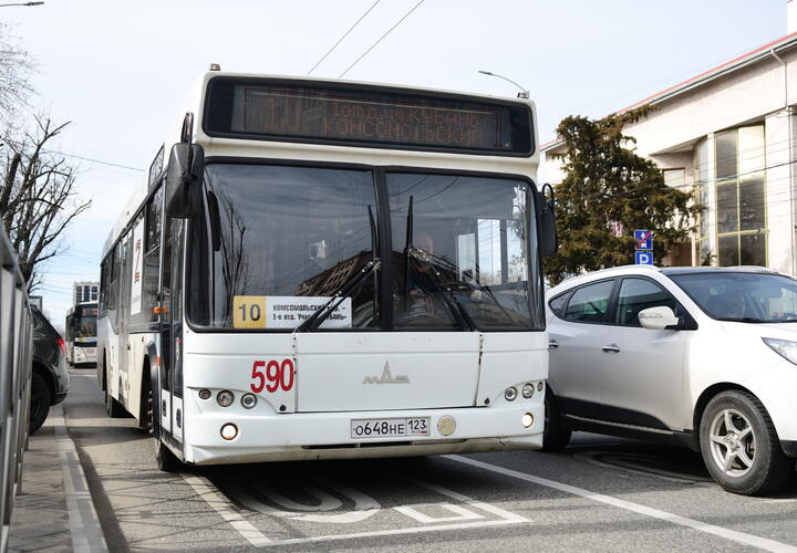 В Краснодаре на Радоницу запустят временные автобусы к кладбищам