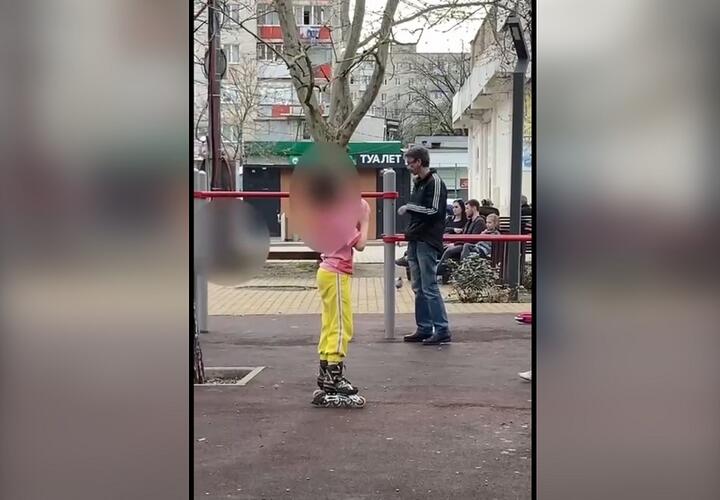 В Краснодаре полиция проверяет мужчину, пристававшего к детям