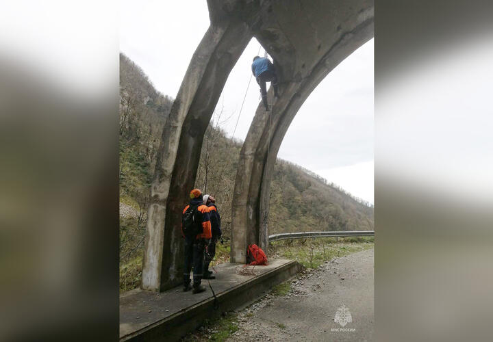 В Сочи на «дороге смерти» ищут пропавшего 2 апреля туриста