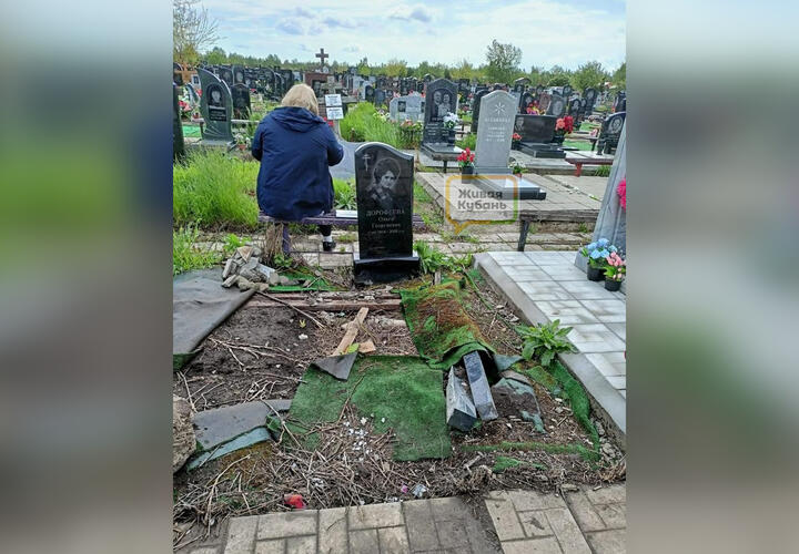 Вандалы продолжают осквернять Славянское кладбище Краснодара