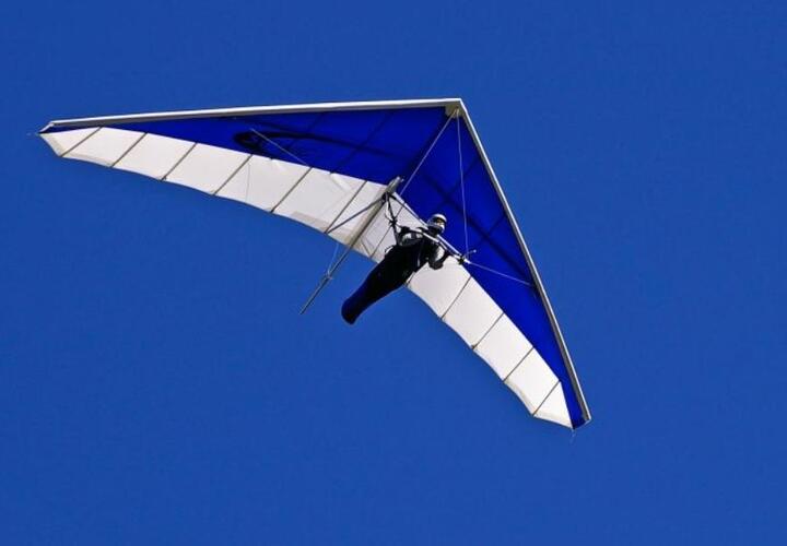 Без экстрима: в Геленджике из-за СВО запретили полеты на дельтапланах и парашютах