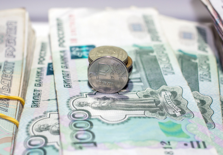 На Кубани приставы за взятки разрешали должникам выезд из России