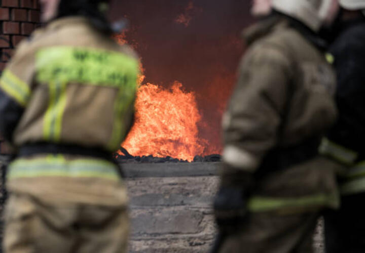 В Динском районе Кубани из-за пожара эвакуировали 20 человек