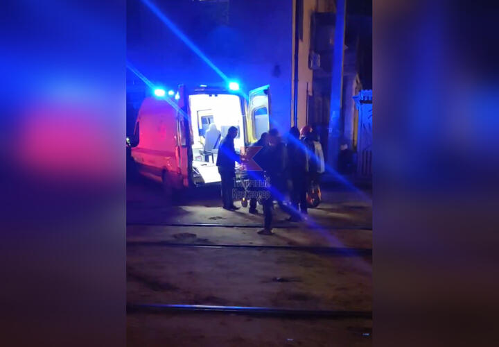 В Краснодаре мужчина упал под трамвай и остался жив