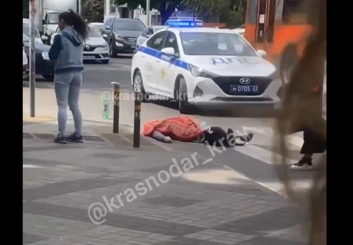 В Краснодаре на глазах у полицейских  умерла женщина