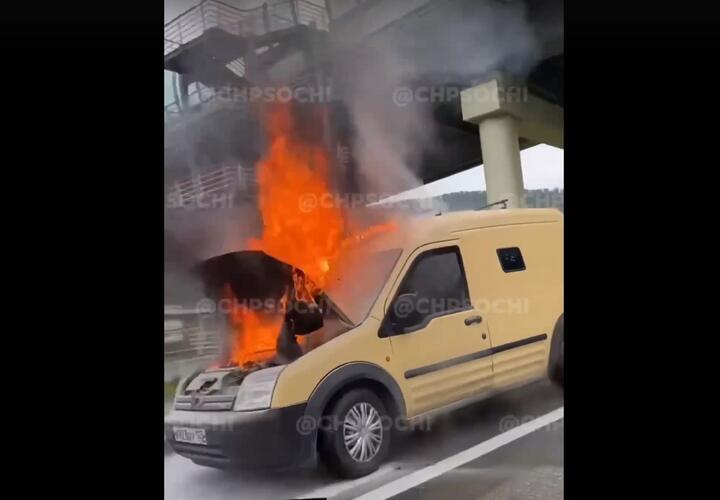 В Сочи сгорела инкассаторская машина 