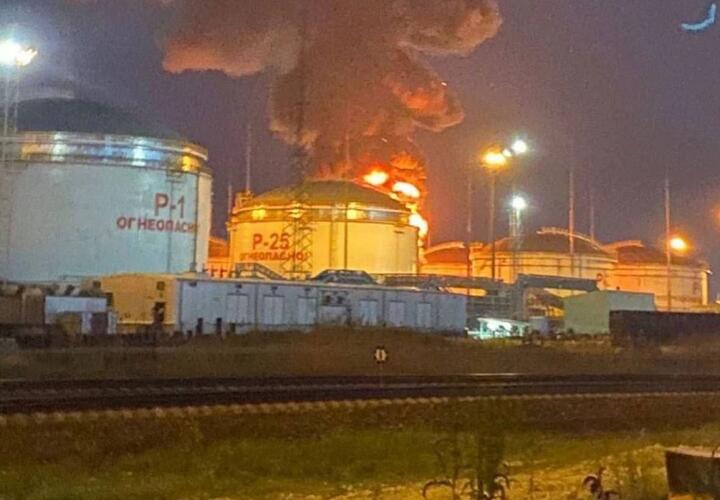 В Темрюкском районе произошел крупный пожар на нефтебазе