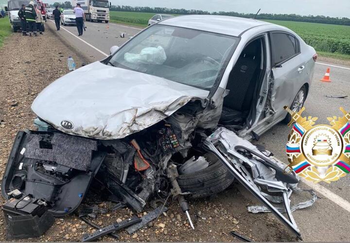 На Кубани в ДТП пострадали пассажир и водитель, выехавший на встречку