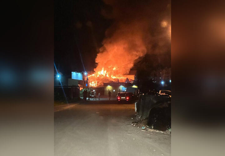 Под Туапсе из-за пожара в частном доме эвакуировали девять человек
