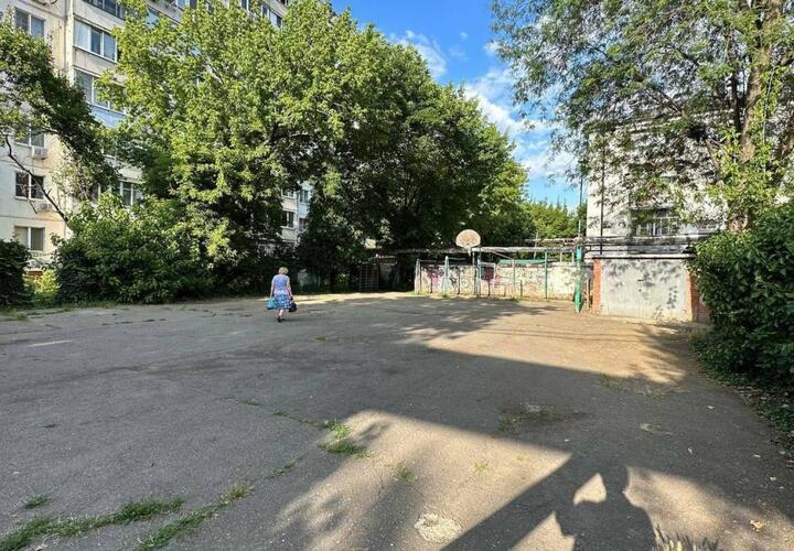 Шумно будет: жильцы многоэтажки в Краснодаре отказались от новой спортплощадки 