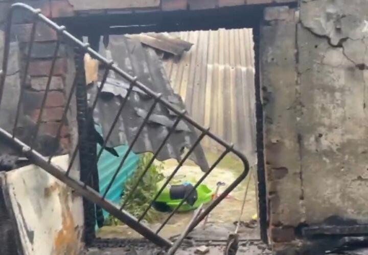 СК опубликовал видео с места пожара в Ейске, в котором погибли три человека 