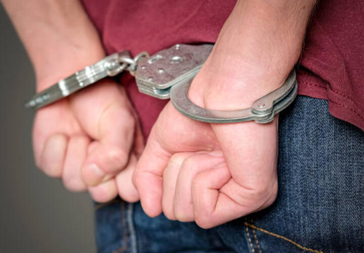 В Сочи задержали молодого человека с 40 свертками с наркотиками