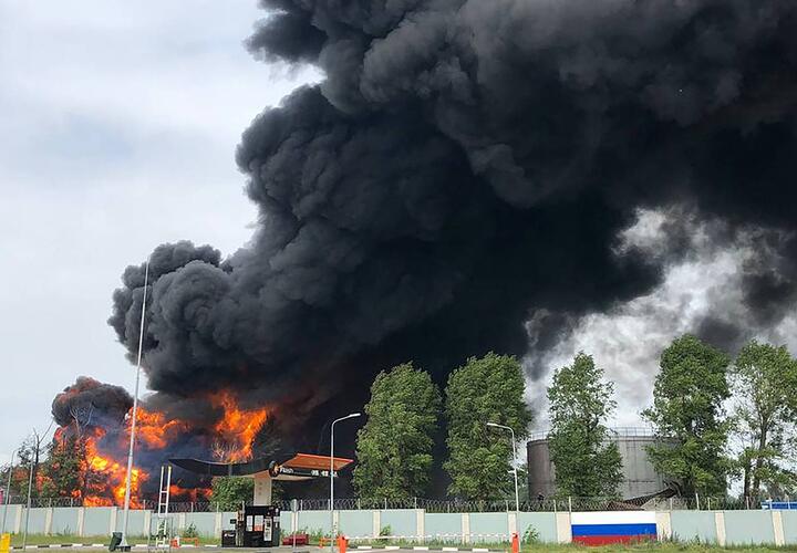 В Воронежской области горит нефтебаза