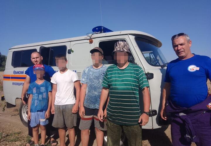 На Кубани спасатели нашли трех заблудившихся детей и мужчину