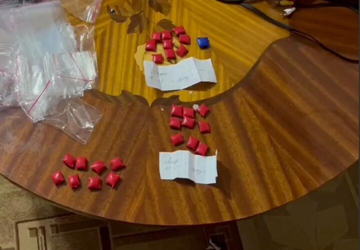 В Новороссийске за продажу наркотиков задержали парня и девушку