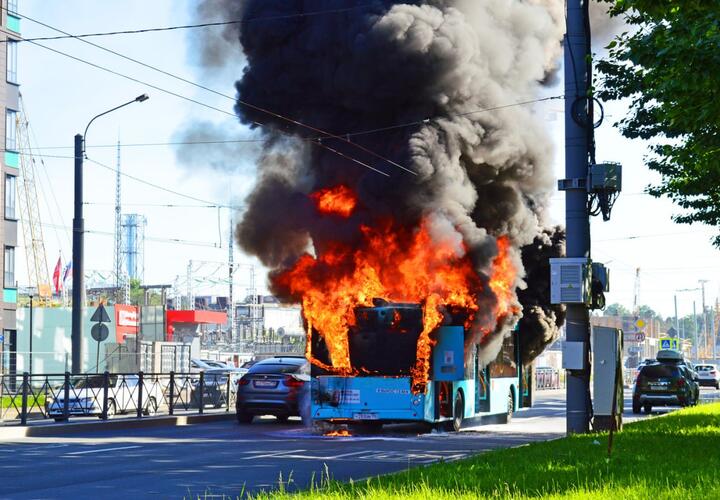 Сегодня утром в Сочи сгорел пассажирский автобус