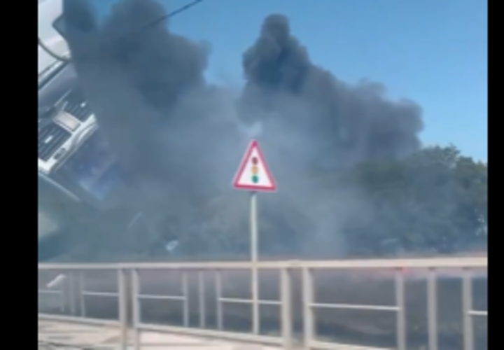 В Анапе одновременно начались два крупных пожара
