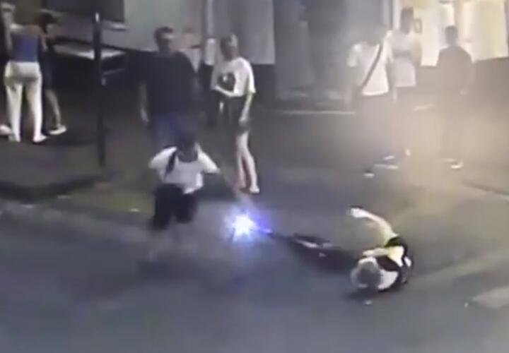 В Краснодаре электросамокатчик сбил женщину с ребенком