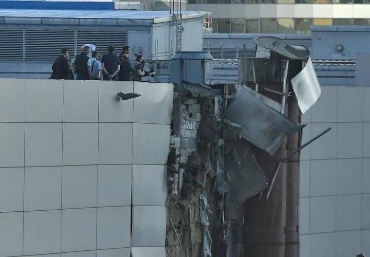 В Москве ПВО сбила беспилотник, он упал на нежилое здание