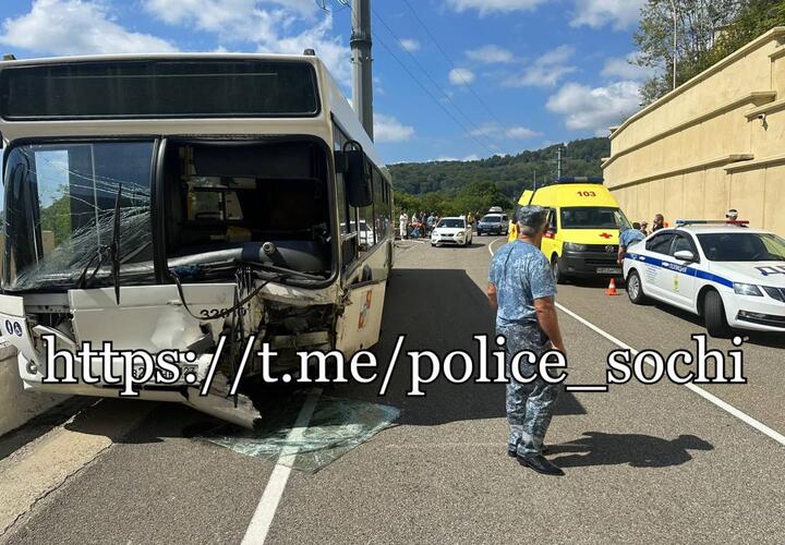 В Сочи прокуратура организовала проверку по факту аварии с пассажирским автобусом