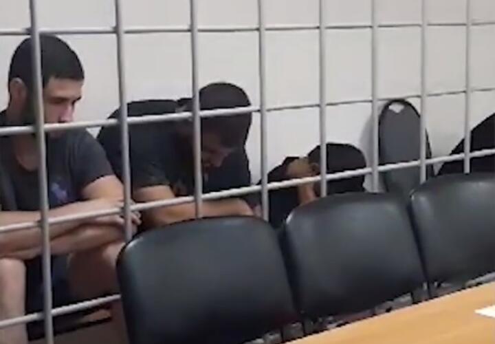В Туапсе арестованы четверо мужчин, обвиняемые в убийстве двух человек