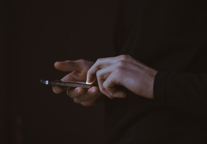 Генерал, охранявший Ельцина во время путча ГКЧП, отдал свои сбережения жуликам