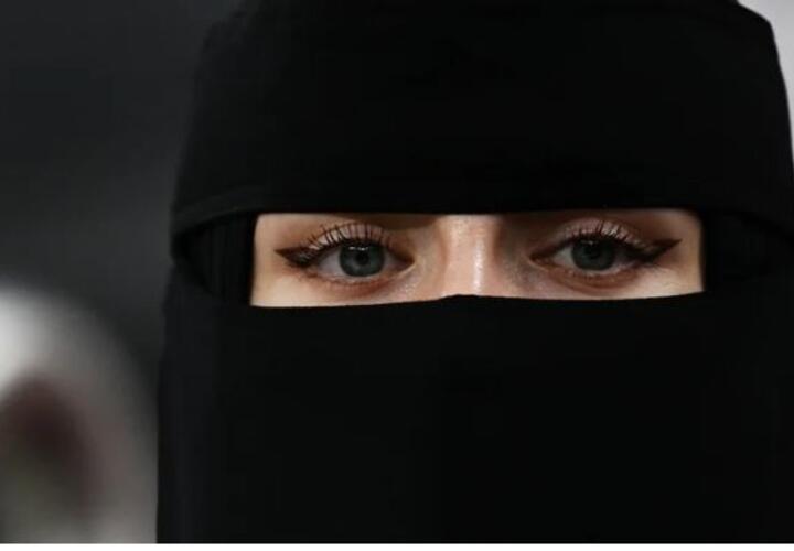 Хиджаб под запретом: в Швейцарии объявили вне закона закрывающую лицо одежду