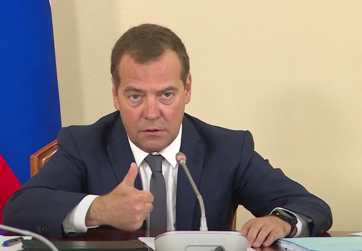 Медведев заявил, что на контрактную службу поступили 280 тысяч человек