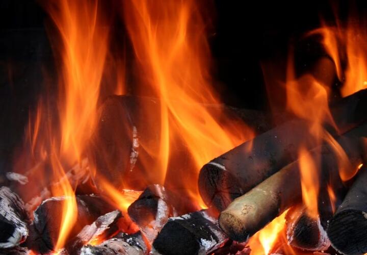 Мужчина сжег новорожденного сына после смерти жены