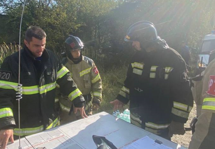 На фабрике специй в Краснодарском крае уже 5 часов тушат крупный пожар 