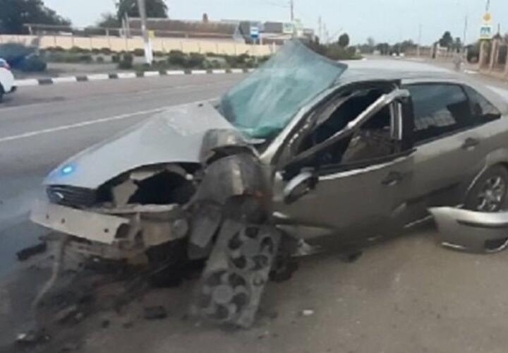 На Кубани пьяный водитель врезался в опору ЛЭП