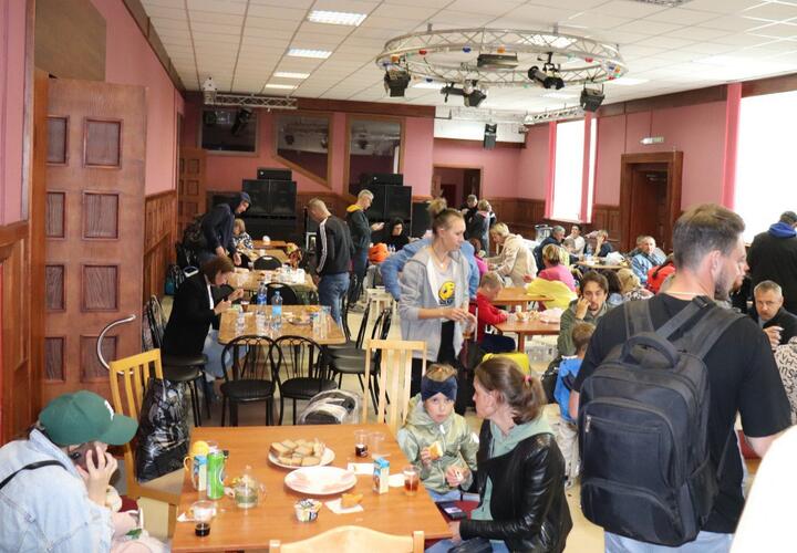 Пассажиров лайнера А 320, летевшего из Сочи, разместили в ДК в Новосибирской области