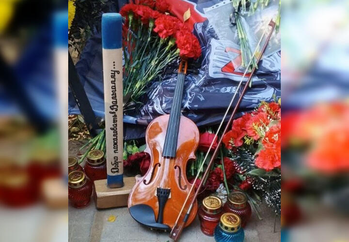 С могилы основателя ЧВК «Вагнер» Пригожина украли раритетную скрипку